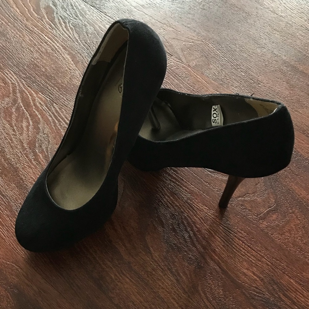 Black platform heels size 6 1/2